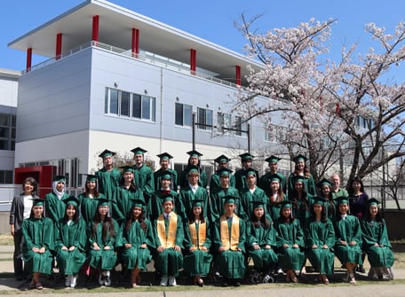 The class of 2022 pose with their college counselors.