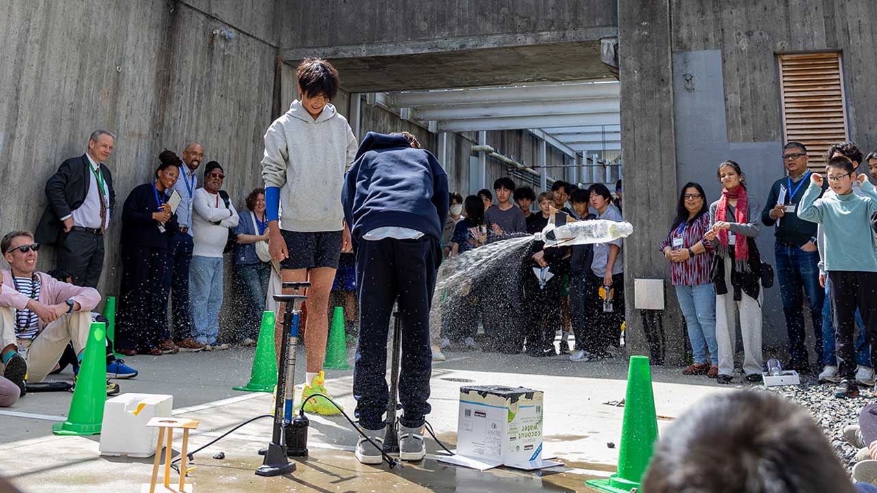 Lockheed_rocket_experiment_at_NIS_4