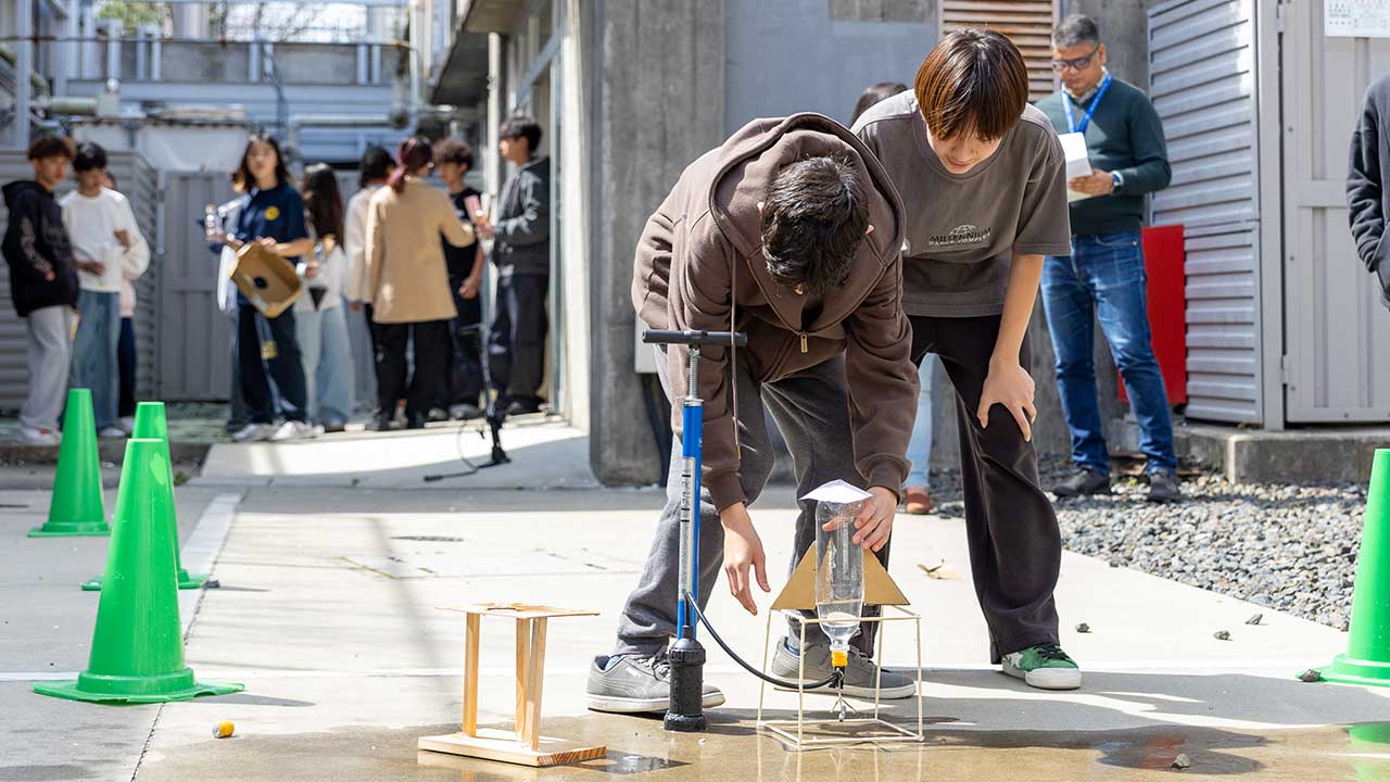 Lockheed_rocket_experiment_at_NIS_6