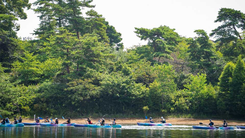 kayaking on nis student retreats