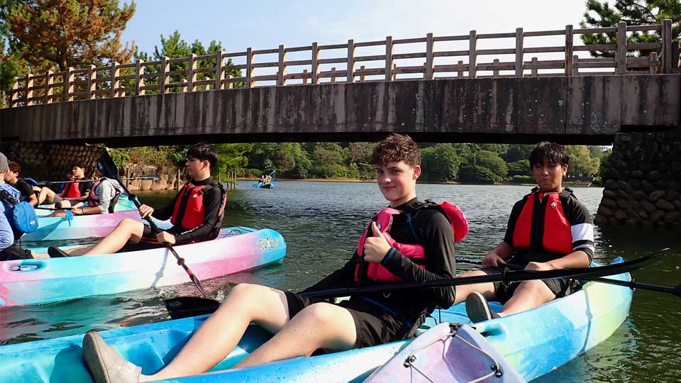 kayaking on nis student retreats