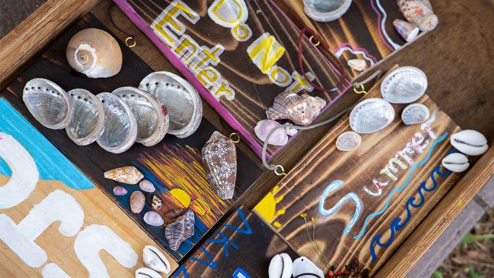 nis students do art project on student retreats
